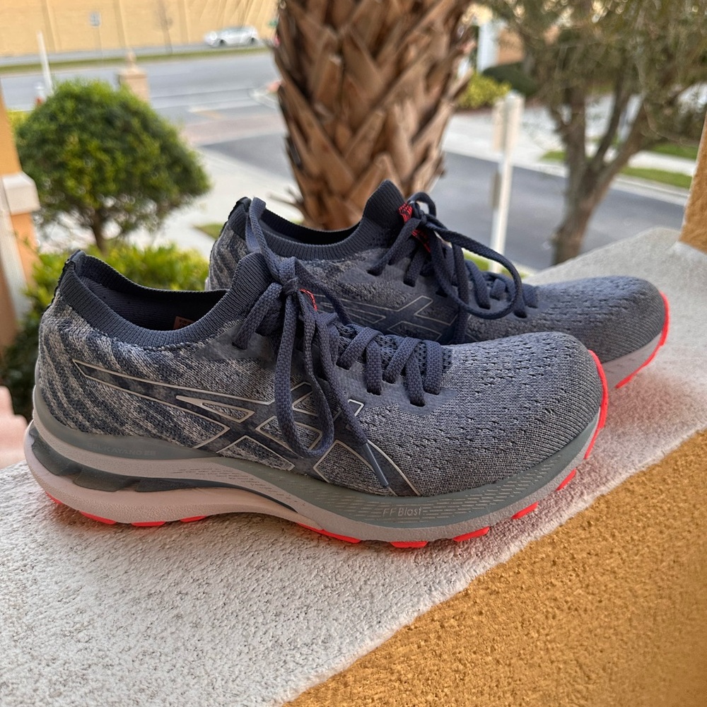 Women’s ASICS Running Shoe 8.5